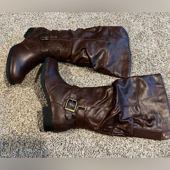 Baretraps Women’s Wide Calf Boots - Picture 2 of 6